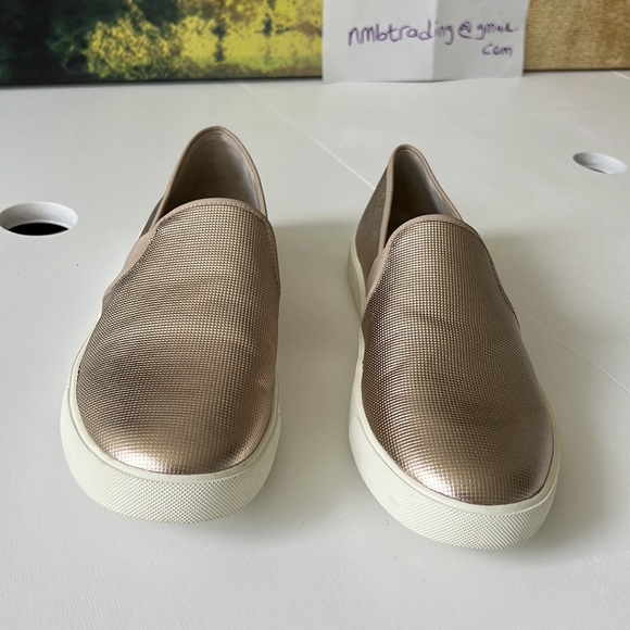 Vince textured gold fabric 10M(40) slip on flats - Picture 4 of 16